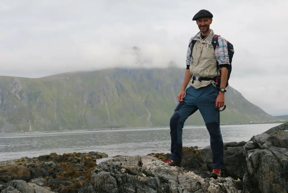 Olivier Galland lar seg inspirere av naturen i Lofoten. Olivier Galland lar seg inspirere av naturen i Lofoten.