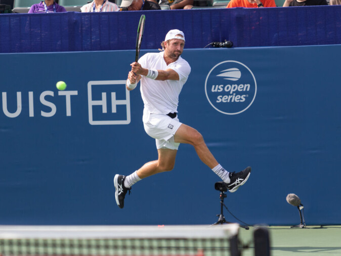 Den amerikanske tennisspilleren Tennys Sandgren i aksjon. Den amerikanske tennisspilleren Tennys Sandgren i aksjon.