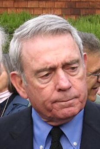 "Nyhetsveteranen Dan Rather måtte i 2004 gå ut offentlig og beklage etter at borgerjournalister avslørte slurv i det journalistiske arbeidet i CBS-redaksjonen. (Foto: Wikimedia Commons/Dave Winer)" "Nyhetsveteranen Dan Rather måtte i 2004 gå ut offentlig og beklage etter at borgerjournalister avslørte slurv i det journalistiske arbeidet i CBS-redaksjonen. (Foto: Wikimedia Commons/Dave Winer)"