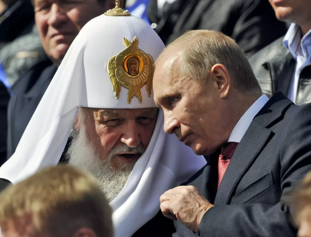 Den ortodokse kirken støtter Putin når han snakker om tradisjonelle verdier, men ønsker å gå lenger i å legge seg opp i folks privatliv. Her er patriark Kiril sammen med president Vladimir Putin.