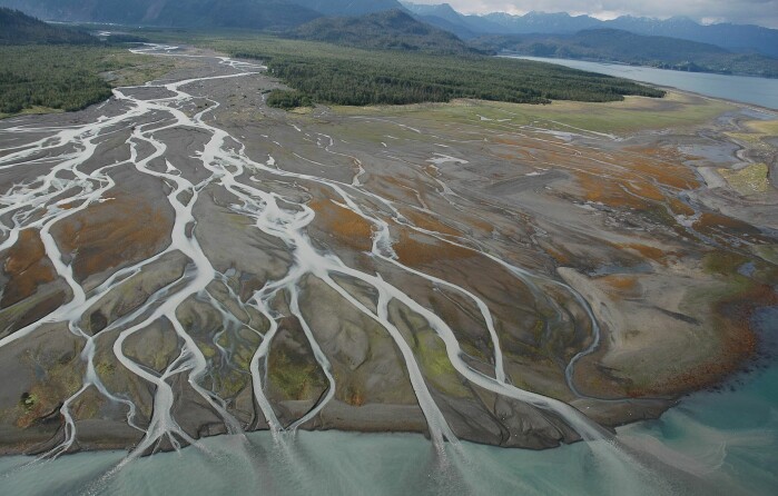 Et elvedelta med vifteform i Kachemak Bay i Alaska. Et elvedelta med vifteform i Kachemak Bay i Alaska.
