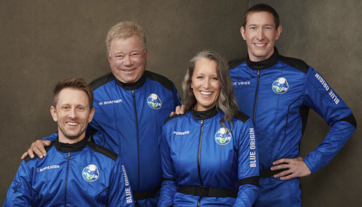 William Shatner dro sammen med astronauter fra Blue Origin. Det er et selskap som tar betalt for å gi folk en romferd. William Shatner dro sammen med astronauter fra Blue Origin. Det er et selskap som tar betalt for å gi folk en romferd.
