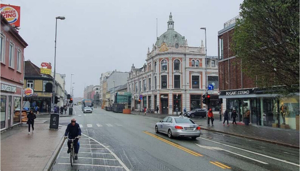 Olav Tryggvasons gate i Trondheim skulle bli miljøgate, til det bedre for gående, syklende og kollektivtransport. Omleggingen har ikke gått helt som planlagt. Olav Tryggvasons gate i Trondheim skulle bli miljøgate, til det bedre for gående, syklende og kollektivtransport. Omleggingen har ikke gått helt som planlagt.