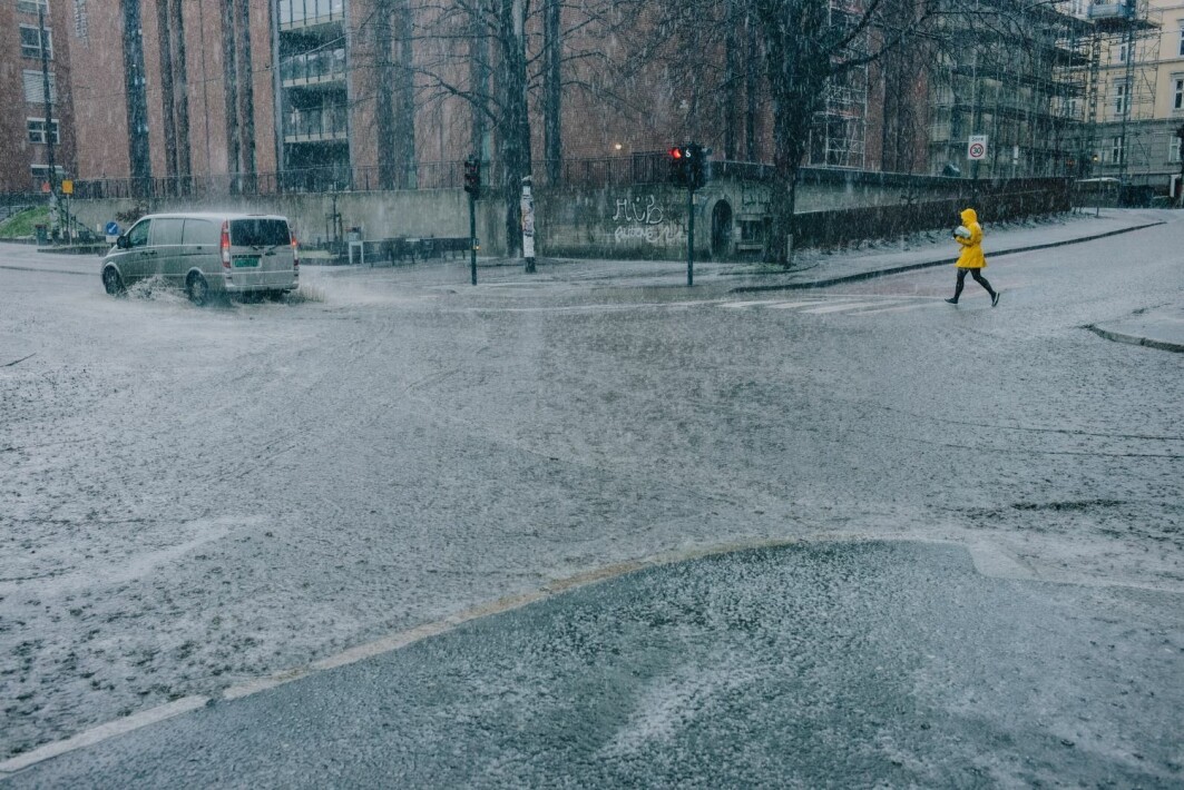 Oftere og mer nedbør gir en ekstrabelastning blant annet på veiene våre. Oftere og mer nedbør gir en ekstrabelastning blant annet på veiene våre.