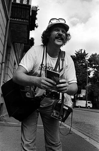 Skuespiller Jon Skolmen som den typiske charterturist i filmen «Selskapsreisen» fra 1980. Skuespiller Jon Skolmen som den typiske charterturist i filmen «Selskapsreisen» fra 1980.