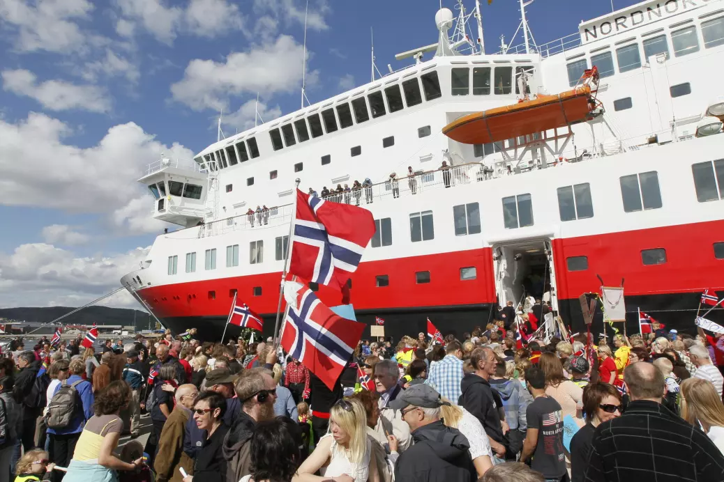 Hurtigruta MS «Nordnorge» ankommer Kirkenes etter sin triumfferd minutt for minutt langs norskekysten.