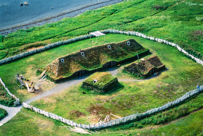 Dette er den rekonstruerte utposten ved L'Anse aux Meadows på øya Newfoundland i Canada. Slik kan det altså ha sett ut i årene det ble brukt. Og det ble brukt i 1021, hvis vi skal tro de nye resultatene. Dette er den rekonstruerte utposten ved L'Anse aux Meadows på øya Newfoundland i Canada. Slik kan det altså ha sett ut i årene det ble brukt. Og det ble brukt i 1021, hvis vi skal tro de nye resultatene.