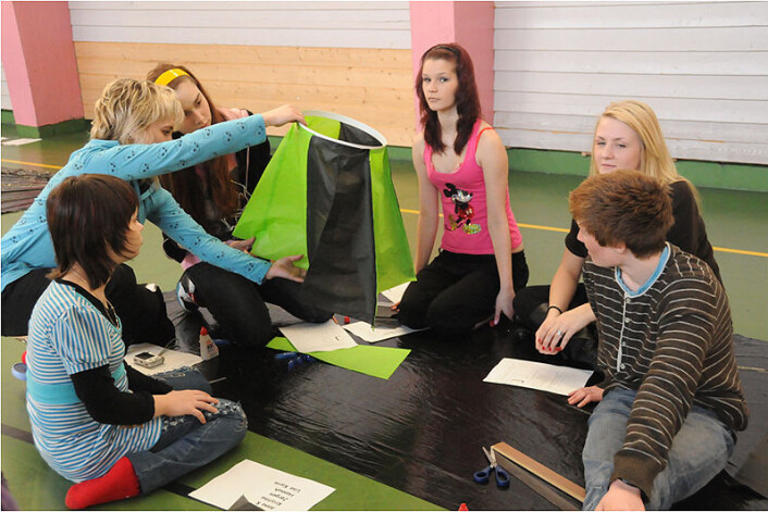 10.trinn på Bjørnevatn skole fikk besøk fra skole 9 i den russiske byen Zapolyarni. (Foto: Therese Hagfors) 10.trinn på Bjørnevatn skole fikk besøk fra skole 9 i den russiske byen Zapolyarni. (Foto: Therese Hagfors)