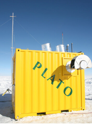 "Observatoriet ble fraktet med skip fra Australia og så på sleder innover Antarktis. Sledeferden tok to uker. (Foto: Xu Zhou og Zhenxi Zhu/the PLATeau Observatory)" "Observatoriet ble fraktet med skip fra Australia og så på sleder innover Antarktis. Sledeferden tok to uker. (Foto: Xu Zhou og Zhenxi Zhu/the PLATeau Observatory)"