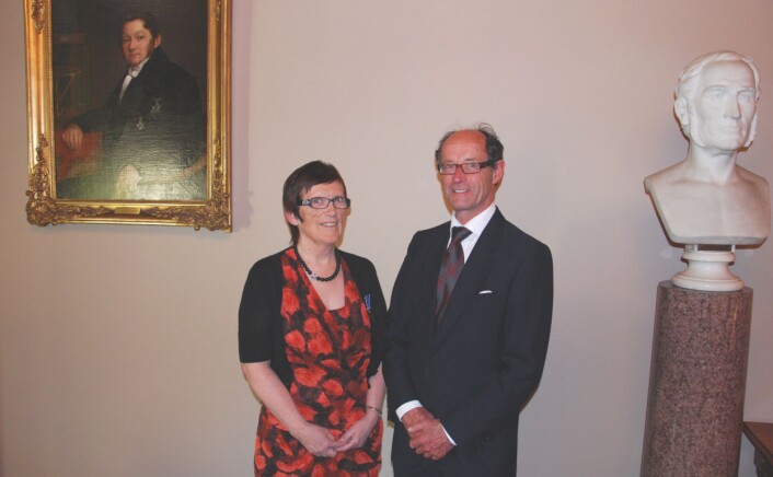 Idun Reiten mottok Fridtjof Nansens belønning for fremragende forskning på årsmøtet i Det Norske Videnskaps-Akademi i mai 2009, her med styreleder i Nansenfondet, Gunnar Nicolaysen. (Foto: Richard Kvile) Idun Reiten mottok Fridtjof Nansens belønning for fremragende forskning på årsmøtet i Det Norske Videnskaps-Akademi i mai 2009, her med styreleder i Nansenfondet, Gunnar Nicolaysen. (Foto: Richard Kvile)