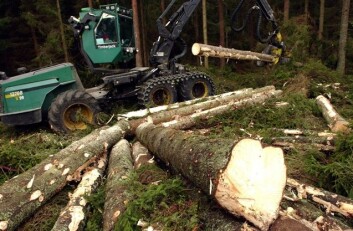 Det brukes stadig mer maskiner til hogst av norsk skog. (Illustrasjonsfoto: www.colourbox.no) Det brukes stadig mer maskiner til hogst av norsk skog. (Illustrasjonsfoto: www.colourbox.no)