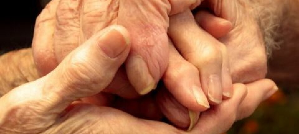 Skjelving er et av de vanligste symptomene på Parkinsons sykdom. (Foto: Shutterstock)