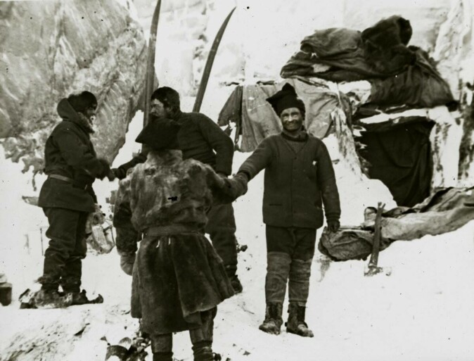 Per Savio (til høyre), Ole Must og to andre fra ekspedisjonen i Antarktis.