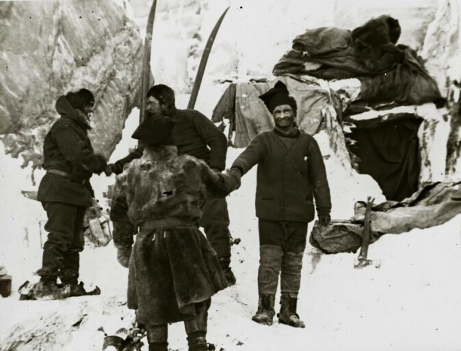 Per Savio (til høyre), Ole Must og to andre fra ekspedisjonen i Antarktis. Per Savio (til høyre), Ole Must og to andre fra ekspedisjonen i Antarktis.