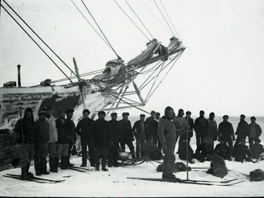 Hele ekspedisjonen 17.februar 1900. Samme dag skal Borchgrevink, Colbeck og Savio ha dratt innover isen og satte rekord nærmest Sørpolen.