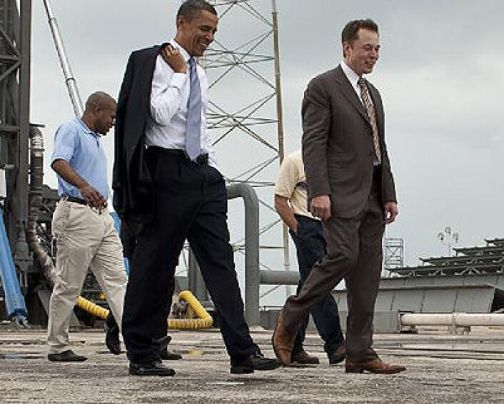 Obama og SpaceX-gründer Elon Musk på Cape Canaveral 15.april 2010. (Foto: NASA) Obama og SpaceX-gründer Elon Musk på Cape Canaveral 15.april 2010. (Foto: NASA)