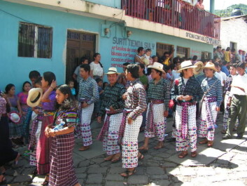 "Feiring av Guatemalas selvstendighetsdag i San Pedro La Laguna. (Kilde: Wikimedia Commons)" "Feiring av Guatemalas selvstendighetsdag i San Pedro La Laguna. (Kilde: Wikimedia Commons)"