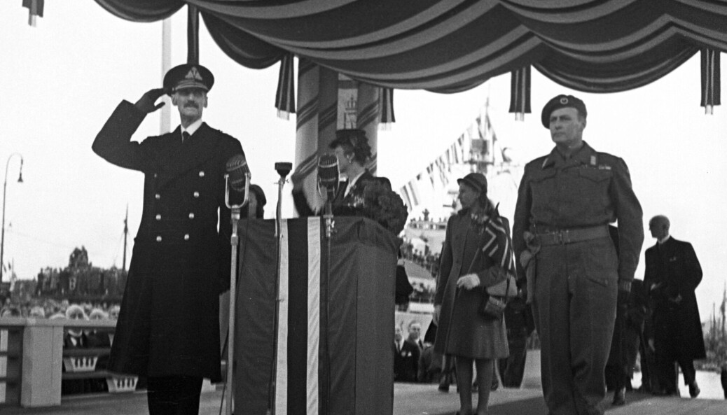 Både under og etter krigen har kong Haakon blitt tilskrevet en aktørstatus som ikke alltid gjenspeiler virkeligheten, ifølge historiker Carl Emil Vogt. Både under og etter krigen har kong Haakon blitt tilskrevet en aktørstatus som ikke alltid gjenspeiler virkeligheten, ifølge historiker Carl Emil Vogt.