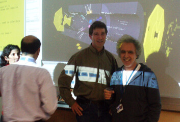 ATLAS’ kontrollrom, CERN: Alex Read og Farid Ould-Saada feirer første partikkelkollisjon. (Foto: Universitetet i Oslo) ATLAS’ kontrollrom, CERN: Alex Read og Farid Ould-Saada feirer første partikkelkollisjon. (Foto: Universitetet i Oslo)