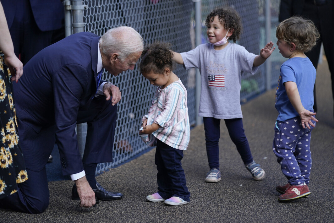 For første gang deler myndighetene i USA, med president Joe Biden i spissen, ut barnetrygd til amerikanske barnefamilier. For første gang deler myndighetene i USA, med president Joe Biden i spissen, ut barnetrygd til amerikanske barnefamilier.