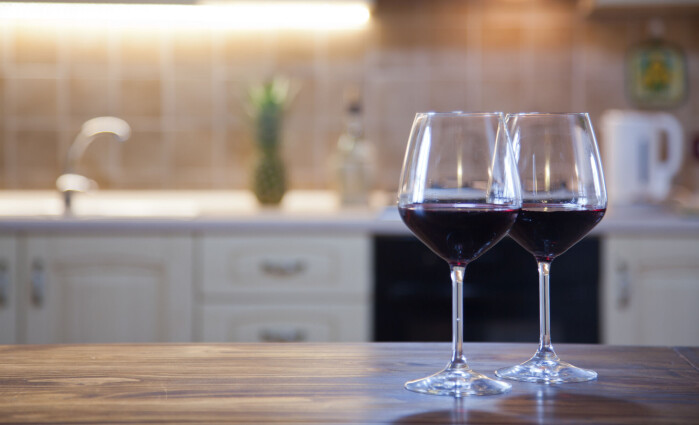 De som drakk mer fikk ikke nødvendigvis et problematisk forhold til alkohol. De som drakk mer fikk ikke nødvendigvis et problematisk forhold til alkohol.