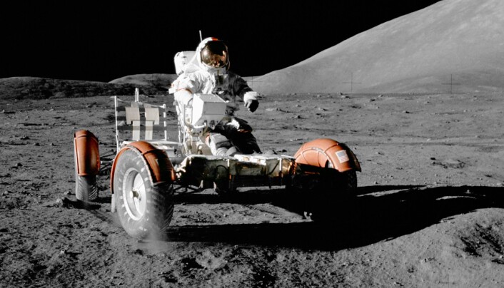 Her ser du astronaut Eugene Cernen sittende på månebilen i 1972. Dette er fra Apollo 17, det siste oppdraget hvor mennesker har vært på månen til nå. Her ser du astronaut Eugene Cernen sittende på månebilen i 1972. Dette er fra Apollo 17, det siste oppdraget hvor mennesker har vært på månen til nå.