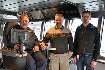 De har vært på tokt i Sørishavet for å følge <span class="italic" data-lab-italic_desktop="italic">Seilbøyen</span> – fra venstre kaptein Karl Robert Rønningen på <span class="italic" data-lab-italic_desktop="italic">Kronprins Haakon</span>, toktleder Bjørn Kraft fra Havforskningsinstituttet og Norce-forsker Rune Øyerhamn. De har vært på tokt i Sørishavet for å følge <span class="italic" data-lab-italic_desktop="italic">Seilbøyen</span> – fra venstre kaptein Karl Robert Rønningen på <span class="italic" data-lab-italic_desktop="italic">Kronprins Haakon</span>, toktleder Bjørn Kraft fra Havforskningsinstituttet og Norce-forsker Rune Øyerhamn.