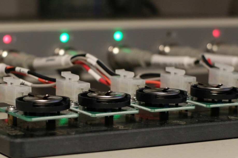 Here, batteries are tested in the lab at the Department of Chemistry, University of Oslo.