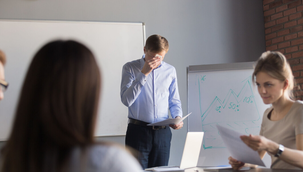 For enkelte blir frykten for å dumme seg ut så stor at det går ut over livskvaliteten. De unngår situasjoner som utfordrer angsten. I verste fall kan angsten ende med at folk slutter å gå på skolen eller på jobben. For enkelte blir frykten for å dumme seg ut så stor at det går ut over livskvaliteten. De unngår situasjoner som utfordrer angsten. I verste fall kan angsten ende med at folk slutter å gå på skolen eller på jobben.