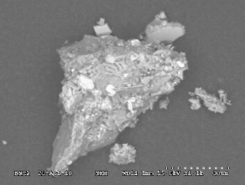 Vulkanoske frå Eyafjallajökull, teke med elektronmikroskop. (Foto: Naturhistorisk museum, UiO) Last ned som høgoppløyseleg bmp-fil Vulkanoske frå Eyafjallajökull, teke med elektronmikroskop. (Foto: Naturhistorisk museum, UiO) Last ned som høgoppløyseleg bmp-fil