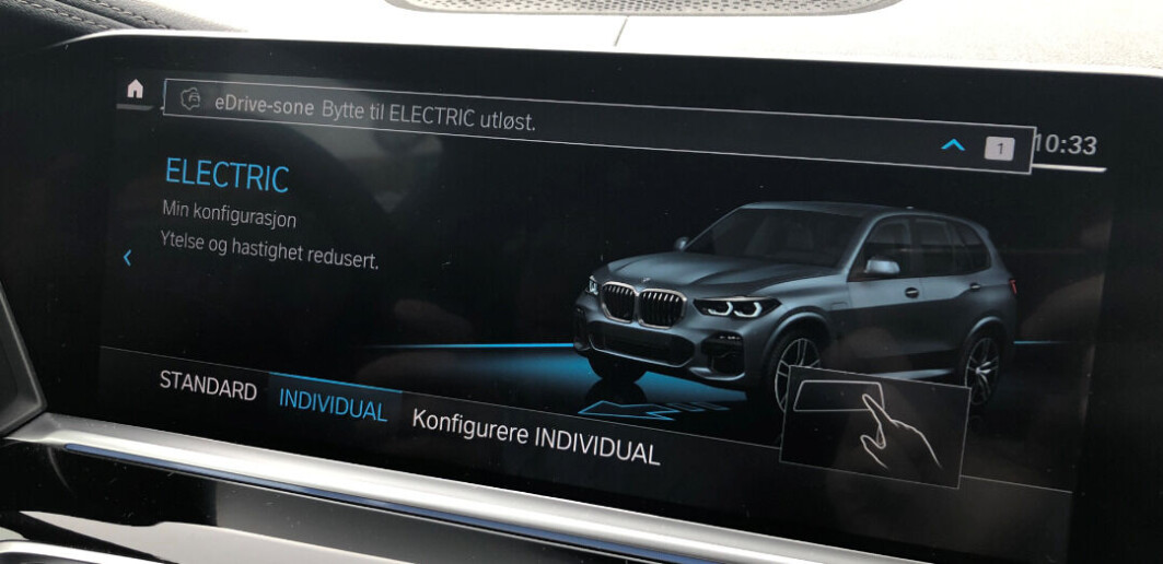 Føreren kan få beskjed om at elektrisk drift er koblet inn når man kjører inn i en lavutslippssone. Føreren kan få beskjed om at elektrisk drift er koblet inn når man kjører inn i en lavutslippssone.
