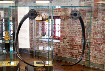 Olle Hemdorff med bronselurene på Arkeologisk museum i Stavanger (Foto: Per Byhring) Olle Hemdorff med bronselurene på Arkeologisk museum i Stavanger (Foto: Per Byhring)