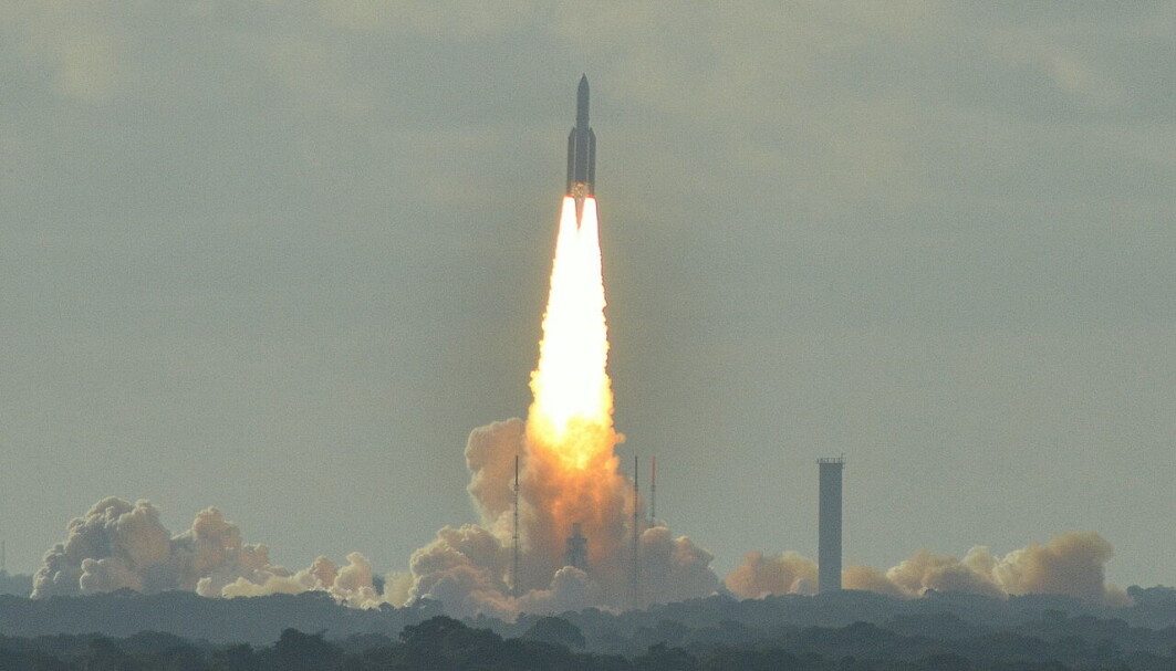 Her skytes en Ariane 5-rakett opp fra romsenteret i Fransk Guyana i 2013. Dette er en illustrasjon, men James Webb skal opp med samme type rakett. Her skytes en Ariane 5-rakett opp fra romsenteret i Fransk Guyana i 2013. Dette er en illustrasjon, men James Webb skal opp med samme type rakett.