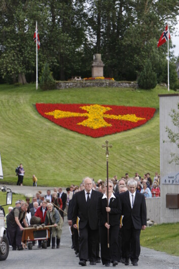 Prosesjon i regi av Den norske kirke. Legg merke til korsbæreren først i prosesjonen. (Foto: Leif Arne Holme) Prosesjon i regi av Den norske kirke. Legg merke til korsbæreren først i prosesjonen. (Foto: Leif Arne Holme)