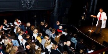 En fullsatt sal lot seg begeistre av "kalori-teater". Foto: Andreas Johansen En fullsatt sal lot seg begeistre av "kalori-teater". Foto: Andreas Johansen