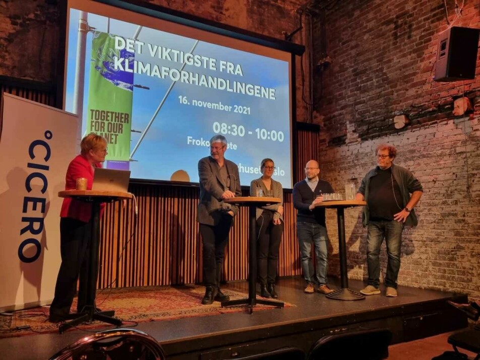 Resultater fra klimatoppmøtet i Glasgow ble diskutert på Kulturhuset tirsdag. Fra venstre: Kristin Halvorsen, Peer Stiansen, Solveig Aamodt, Steffen Kallbekken og Frederic Hauge.