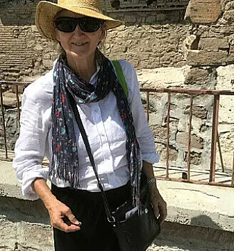 Professor Lise Bender Jørgensen er spesialist på arkeologiske tekstiler.