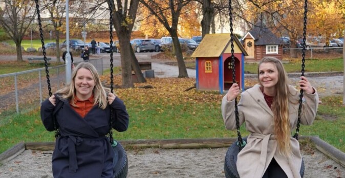 Inger Skrede (t.h.) og Eva Lena Estensmo (t.v.) har jobbet med å kartlegge variasjoner i sopp gjennom et år i barnehagen. Inger Skrede (t.h.) og Eva Lena Estensmo (t.v.) har jobbet med å kartlegge variasjoner i sopp gjennom et år i barnehagen.