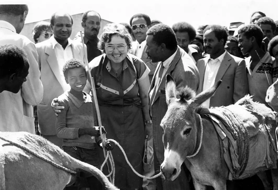 Norges første bistandsminister, Reidun Brusletten (KrF) på en av sine reiser til Sidamoprovinsen i Sør-Etiopia i 1985.