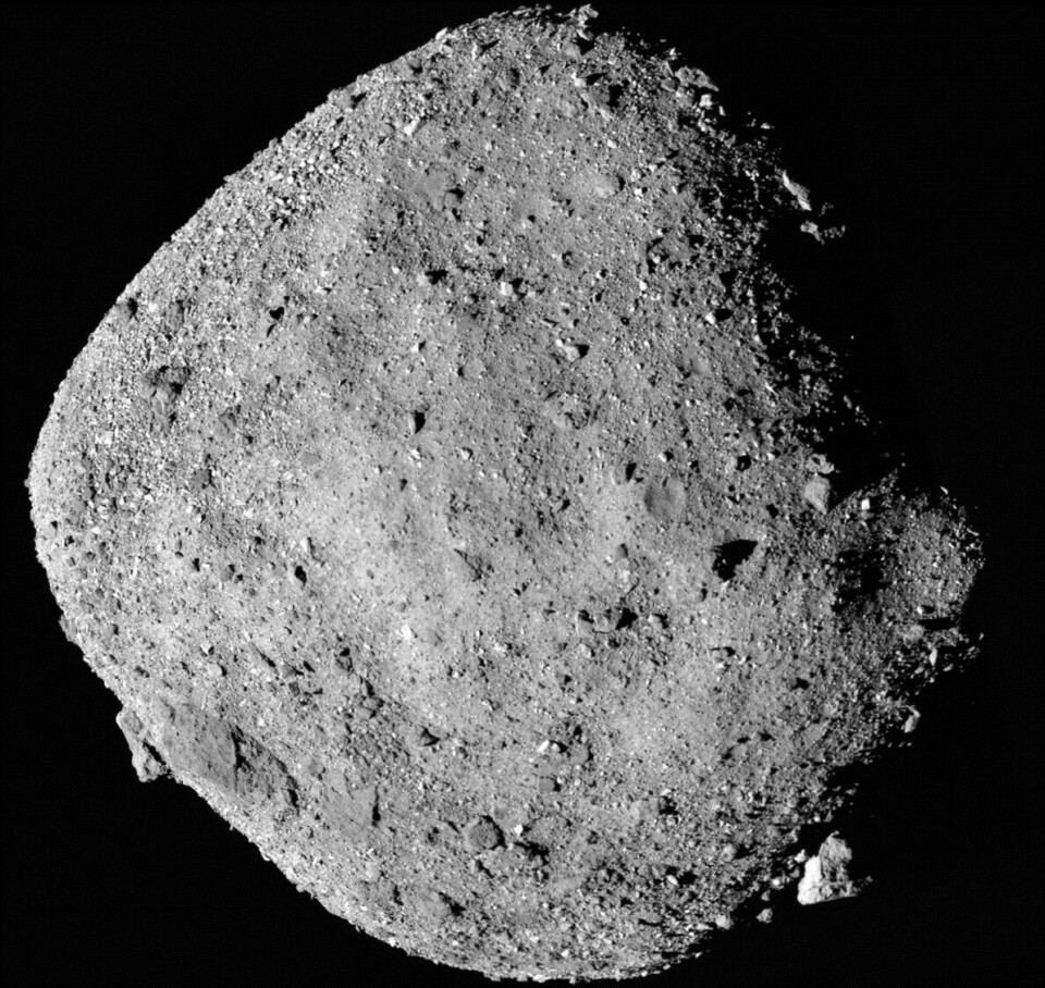 Nærbilde av asteroiden Bennu, sett av sonden OSIRIS-REx i 2019. Dette er et eksempel på en asteroide som forskerne tror består av løs grus og stein som er samlet, og holdes sammen av tyngdekraft. Den er rundt 490 meter i diameter.