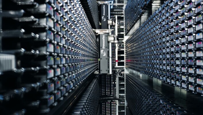 Eksperimentene ved CERN genererer enorme mengder data. Det krever mye energi å lagre slike data. Eksperimentene ved CERN genererer enorme mengder data. Det krever mye energi å lagre slike data.