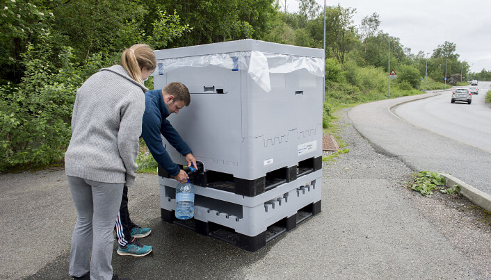 Vanntanker ble plassert rundt på Askøy i 2019 der folk som var tilknyttet Kleppe vannverk kunne tappe vann. Vanntanker ble plassert rundt på Askøy i 2019 der folk som var tilknyttet Kleppe vannverk kunne tappe vann.