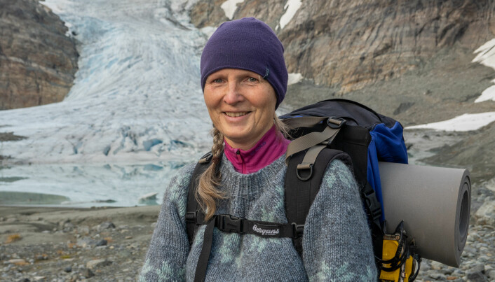 Ane K. Engvik liker å skrive, ta gode bilder og formidle geologi og livet som polarforsker.