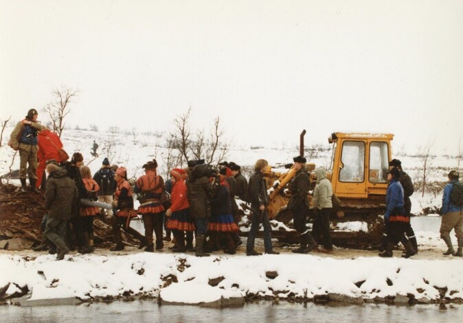 From the protests in 1979, when up to 800 protesters tried to stop the power development of the Alta-Kautokeino watercourse. From the protests in 1979, when up to 800 protesters tried to stop the power development of the Alta-Kautokeino watercourse.