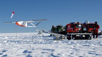 Det arbeides med å utstyre Noruts ubemannede småfly (UAV) med en radar som tilsvarer CoReH2O-radaren. Bildet er tatt under takeoff ved flygning i Antarktis. (Foto: Jan Gunnar Winther, Norsk Polarinstitutt) Det arbeides med å utstyre Noruts ubemannede småfly (UAV) med en radar som tilsvarer CoReH2O-radaren. Bildet er tatt under takeoff ved flygning i Antarktis. (Foto: Jan Gunnar Winther, Norsk Polarinstitutt)
