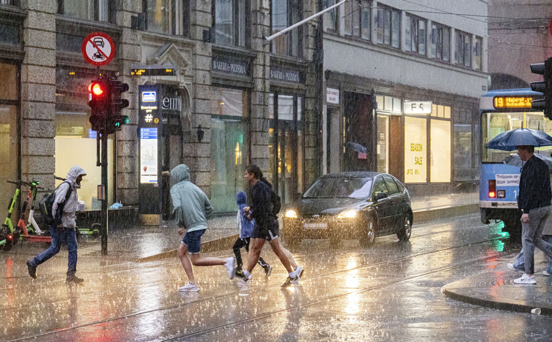 Norge er ett av landene i verden som vil bli mildest rammet av klimaendringene, men styrtregn og ekstrem nedbør vil bli en større del av livet vårt. Norge er ett av landene i verden som vil bli mildest rammet av klimaendringene, men styrtregn og ekstrem nedbør vil bli en større del av livet vårt.