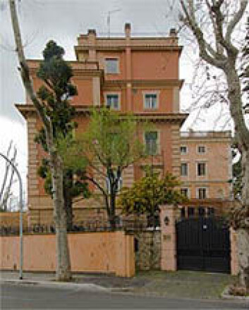 Det norske institutt i Roma ligger på Gianicolo-høyden, ovenfor bydelen Trastevere. Villaen fra 1920-tallet ble på begynnelsen av 1960-tallet ombygget i regi av arkitekt Christian Norberg-Schulz. Det norske institutt i Roma ligger på Gianicolo-høyden, ovenfor bydelen Trastevere. Villaen fra 1920-tallet ble på begynnelsen av 1960-tallet ombygget i regi av arkitekt Christian Norberg-Schulz.