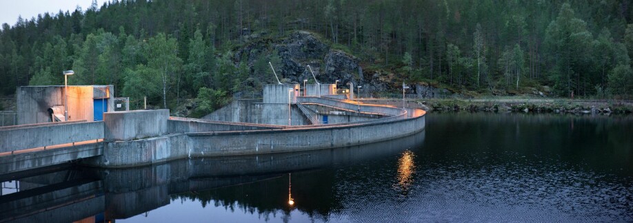 Kraftverket Mykstufoss ved Drammenselva har inngått avtale med Bergans om å pløye like mye vannkraft inn i strømnettet som Bergans tar ut.