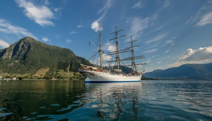 Skipet dro fra Norge i august. I desember seiler de fra Cuba til New York. Skipet dro fra Norge i august. I desember seiler de fra Cuba til New York.