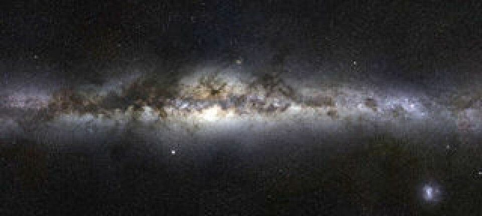 Panoramaet er på 800 megapiksler og dekker hele den nordlige og sørlige nattehimmel. Utforsk det høyoppløste bildet på hjemmesiden til GigaGalaxy Zoom og se stjernehoper, tåker, de magellanske skyer, Andromedagalaksen m.m. (Foto: Serge Brunier/ESO)